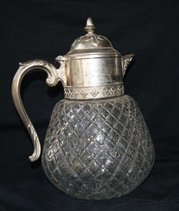 Antique Style Juice Jug with Ice Separator