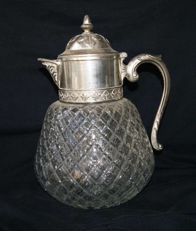 Antique Style Juice Jug with Ice Separator