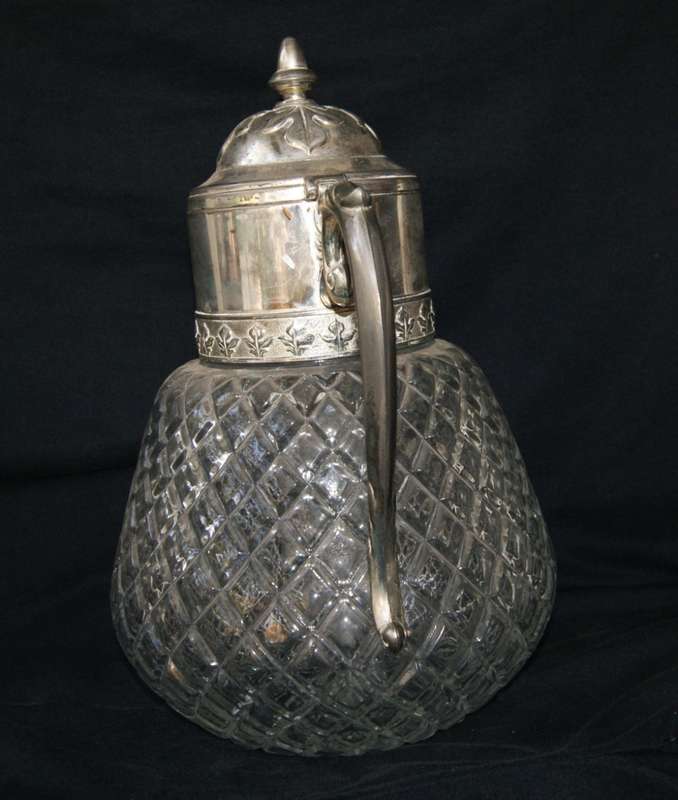 Antique Style Juice Jug with Ice Separator