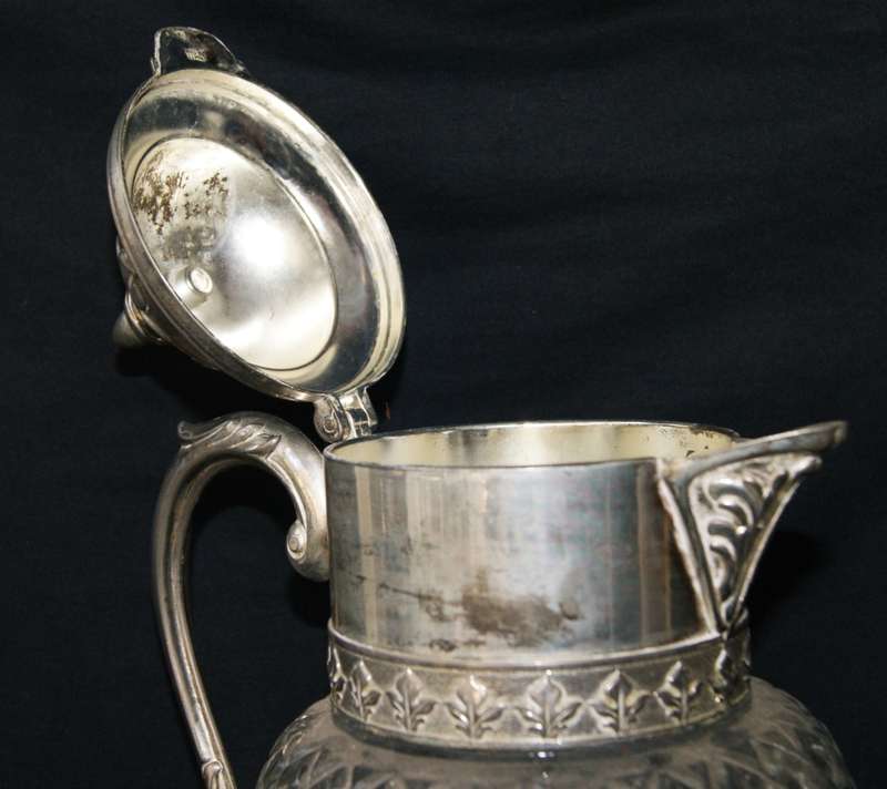Antique Style Juice Jug with Ice Separator