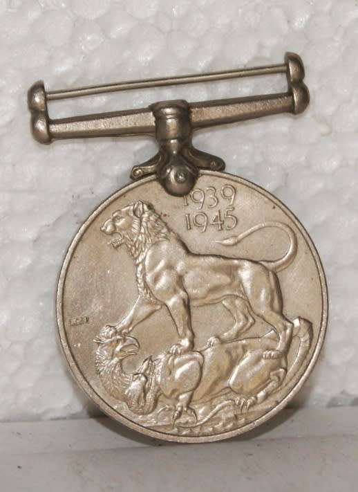 1939 - 1945 War Medal Full Size @@@ CCCRRRAAAZZZYYY R1 START