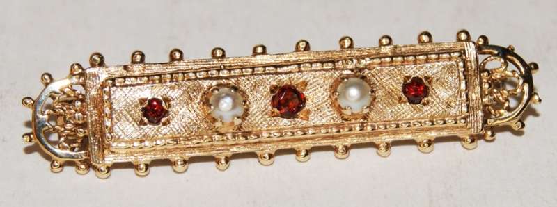 Vintage 9ct Gold Pearl and Garnet Brooch Marked Zeeta Valued at R10220