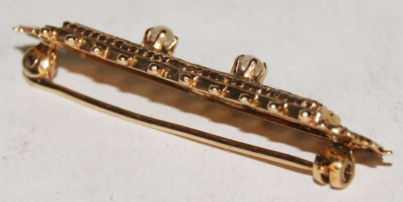 Vintage 9ct Gold Pearl and Garnet Brooch Marked Zeeta Valued at R10220