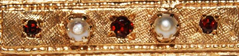 Vintage 9ct Gold Pearl and Garnet Brooch Marked Zeeta Valued at R10220