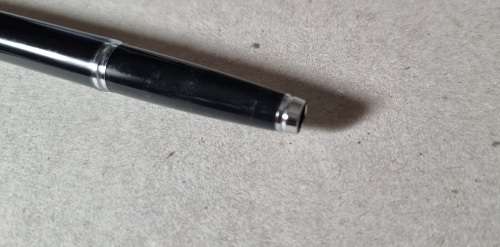 Beautiful and elegant silver arrow Parker with a free Parker thrown in