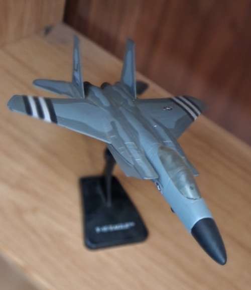 Highly collectable but in poor shape aeroplane models - need tlc