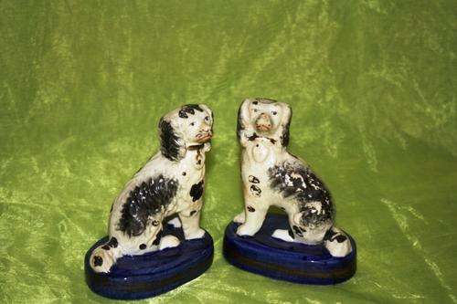 2 Antique dogs for your collection.