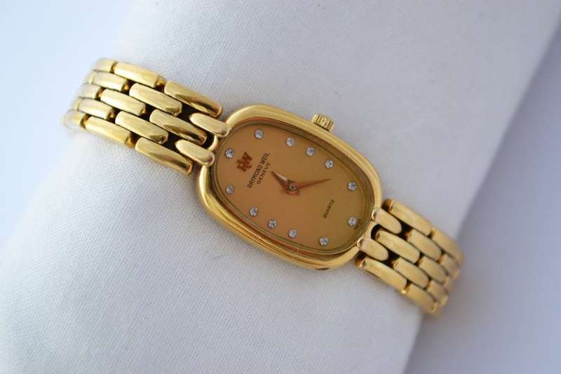 Vintage Raymond Weil Geneve Gold Plated Quartz Ladies Petite Watch 905