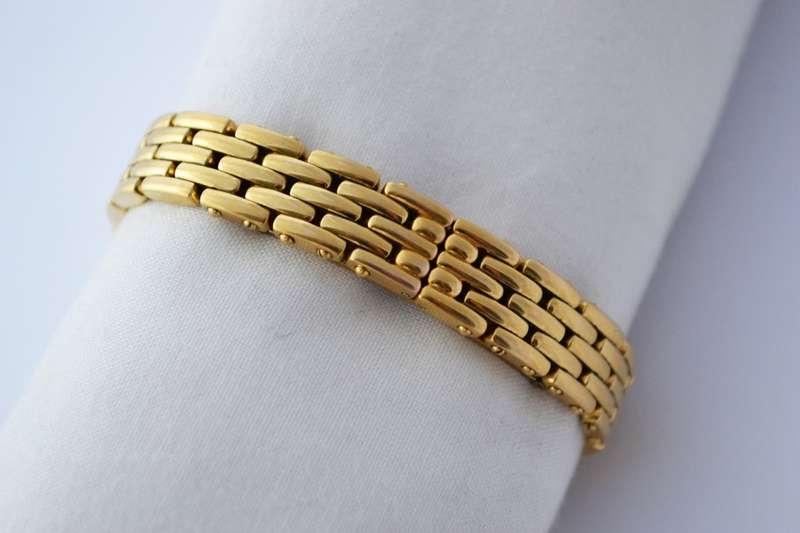 Vintage Raymond Weil Geneve Gold Plated Quartz Ladies Petite Watch 905