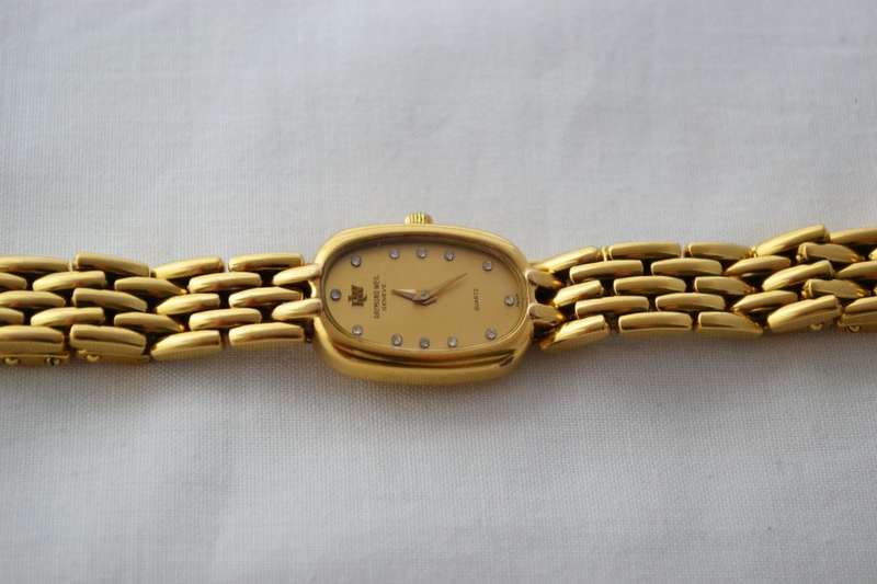 Vintage Raymond Weil Geneve Gold Plated Quartz Ladies Petite Watch 905