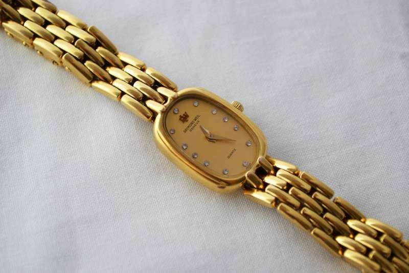 Vintage Raymond Weil Geneve Gold Plated Quartz Ladies Petite Watch 905