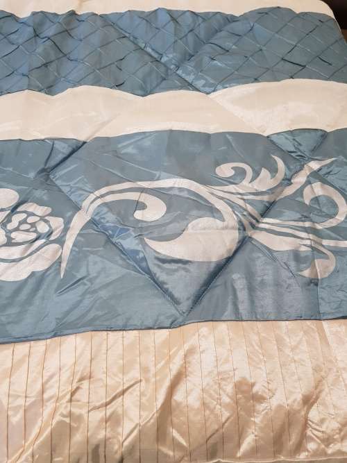 3pc Cream, Blue and Silver Comforter Set (Queen)