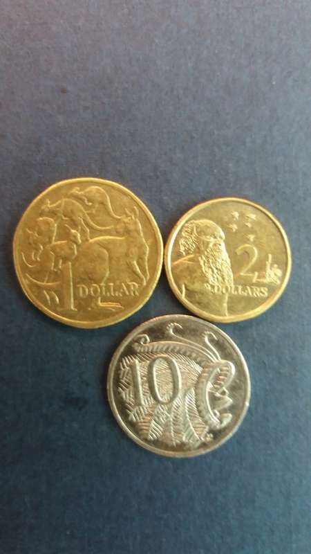 Australia  10 cents 2004 , 1 dollar 2006 & 2 dollar 2009 * 3 x coins*