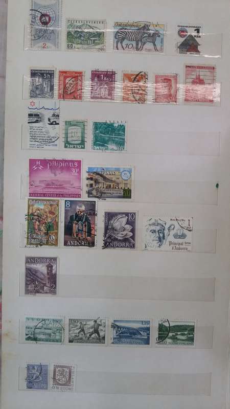 World Stamps  +- 372 stamps in Sailing Boat Album 14 pages