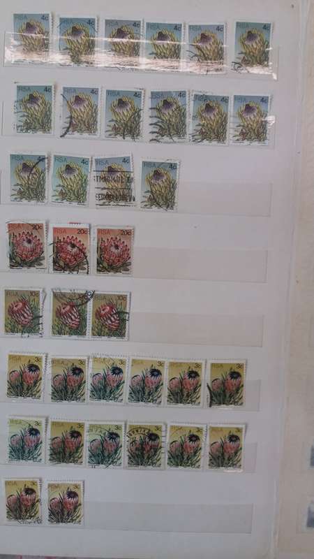 World Stamps  +- 372 stamps in Sailing Boat Album 14 pages