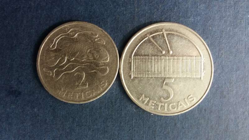 Mozambique 2006 2 & 5 Meticais * 2 x coins*