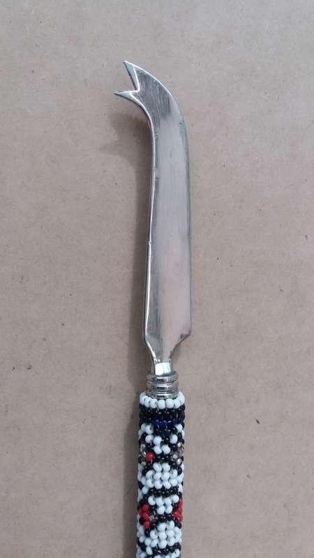 Hand-beaded curled cheese Knife - Silver Plated