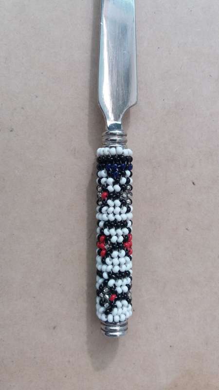Hand-beaded curled cheese Knife - Silver Plated