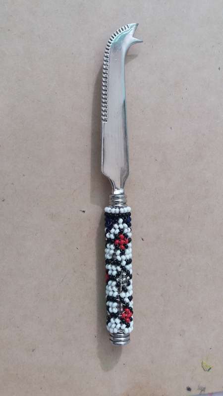 Hand-beaded curled cheese Knife - Silver Plated