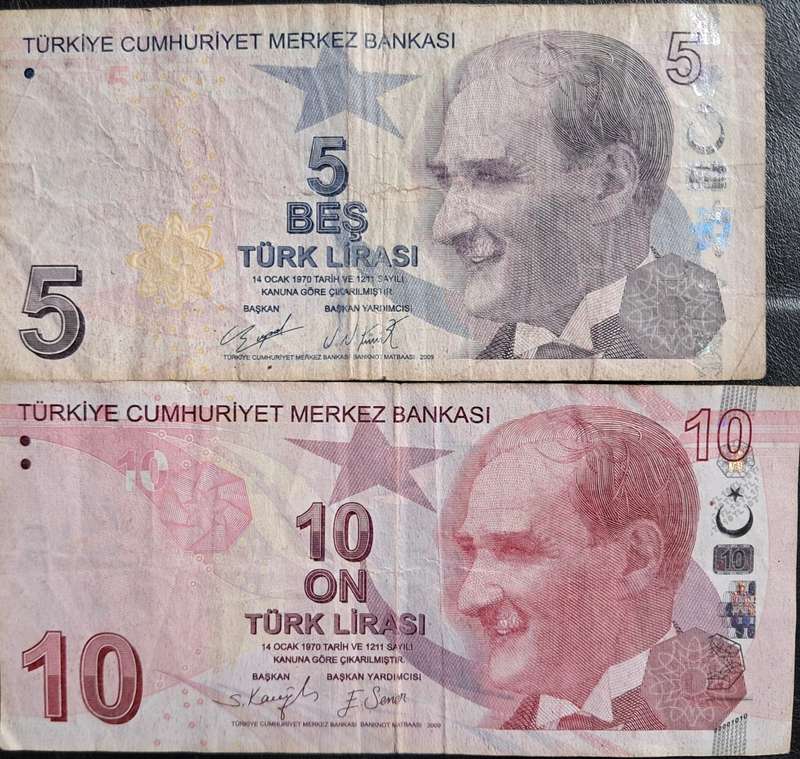 2 X Turkey Banknotes 5 & 10 lire 2009 P-222/223  VF