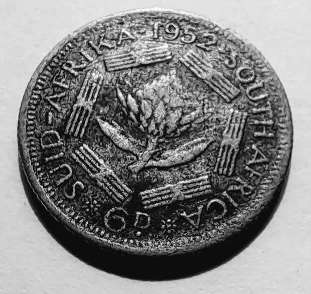 UNION OF SOUTH AFRICA - 6d  1952 GEORGE VI - see scan