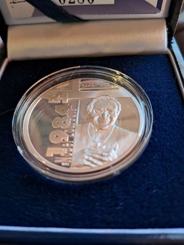 SPECIAL - 2006 SA Silver R1 Proof Desmond Tutu in Mint issue