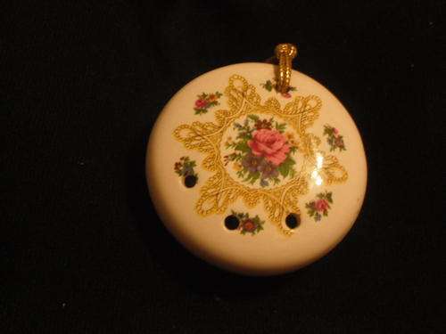 PRETTY CERAMIC POMANDER, ENGLISH MADE, Perfect condition