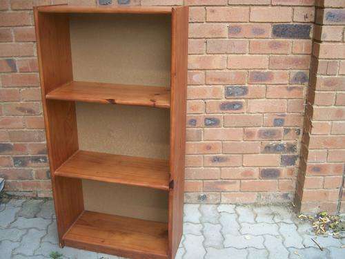 Book shelf with three shelves in perfect condition