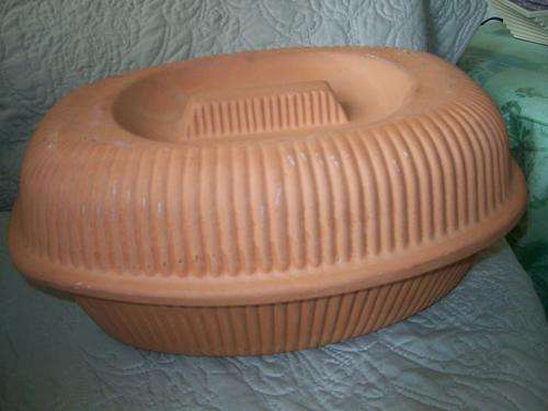 CLAY OVEN/ROASTING/BAKING DISH WITH LID IN PERFECT CONDITION
