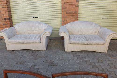 GRAFTON AND EVEREST 1 X 2 SEATER COUCHE VERY COMFORTABLE WITH OPTION OF AN ADDITIONAL COUCH