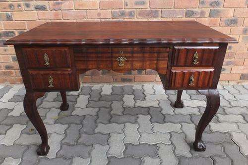 AWESOME 1940'S LADIES KNEEHOLE IMBUIA BALL & CLAW LINEN FOLD DESK IN PERFECT CONDITION