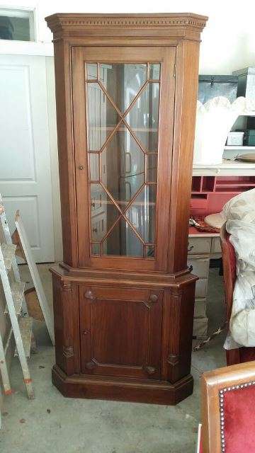 EXQUISITE  1940s ASTRAL GLAZED COLONIAL CORNER DIPLAY UNIT IN PERFET CONDITION