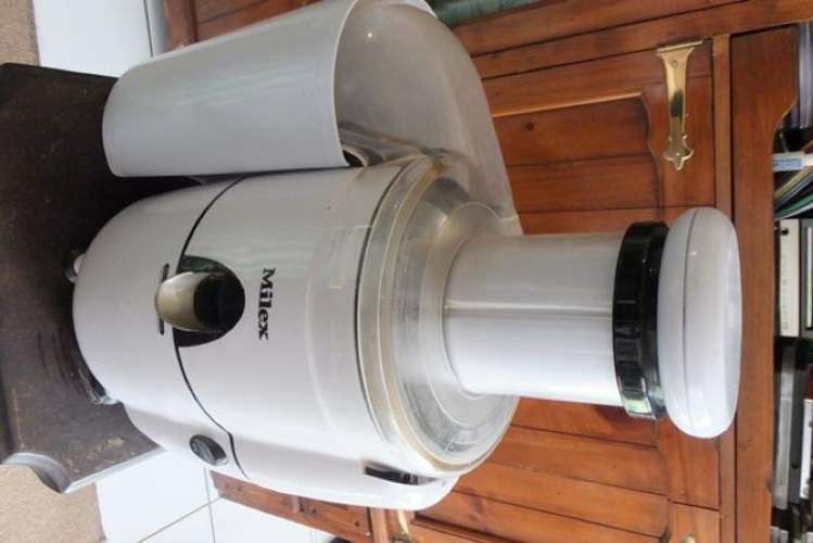 A MILEX JUICER IN EXCELLENT CONDITION