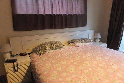 KINGSIZE WOODEN BEDROOM SUITE CONSISTING HEADBOARD, SIDE CUPBOARDS, DRESSING TABLE AND CUPBOARD