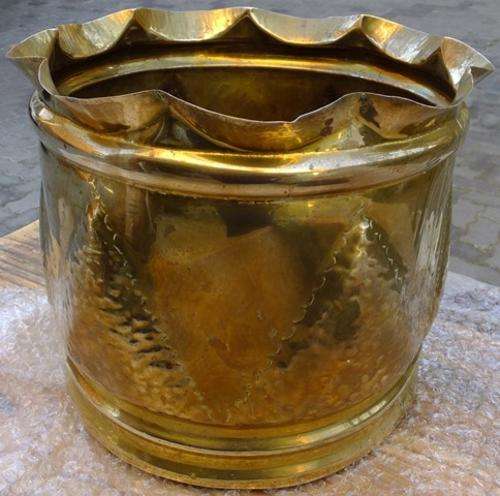 REDUCED ..BEAUTIFUL SOLID BRASS PLANT OR FANCY ARRANGEMENT CONTAINER IN EXCELLENT CONDITION