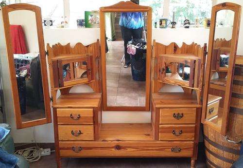 EXQUISITE SOLID OREGON PINE DRESSING TABLE WITH MANY FEATURES IN PERFECT CONDITION