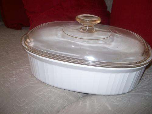 1960s Oven to Table Serving Dish with lid in good condition