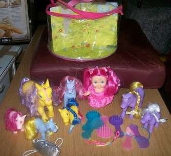 SELECTION OF POPULAR GIRLS TOYS IN GREAT CONDITION IN LOVELY CARRY BAG. A BARGAIN