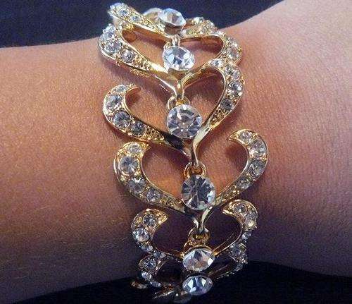 STUNNING GOLD BRACELET!!