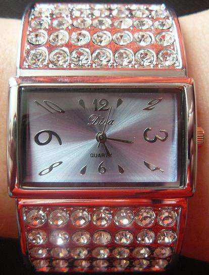 BEAUTIFUL WOMENS QUARTZ WATCH!!