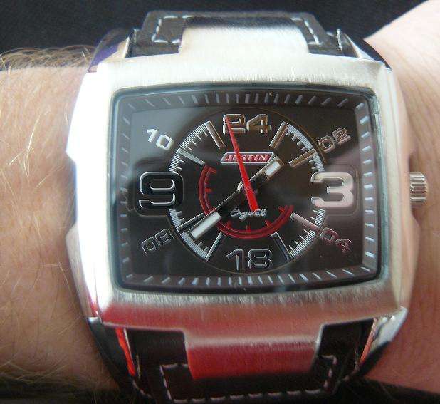 MENS  WATCH WITH LEATHER STRAP