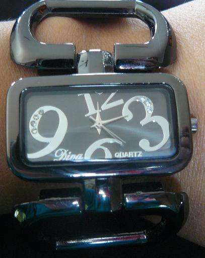 STUNNING BLACK WOMENS QUARTZ WATCH