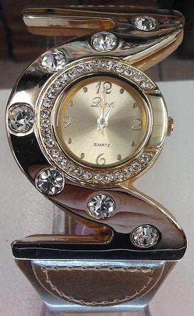 ABSOLUTELY STUNNING GOLD WOMENS QUARTZ WATCH