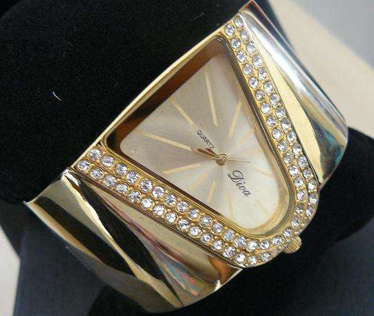 GOLD QUARTZ WATCH **BEATIFUL**