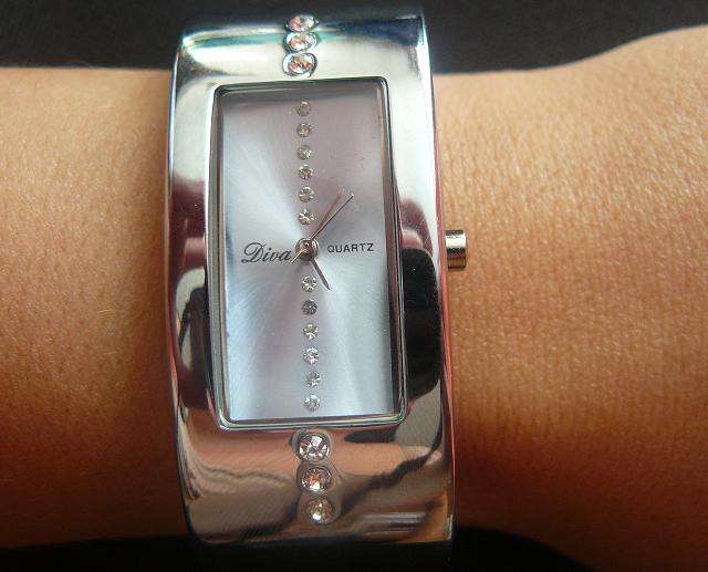 STUNNING SILVER WOMENS QUARTZ WATCH