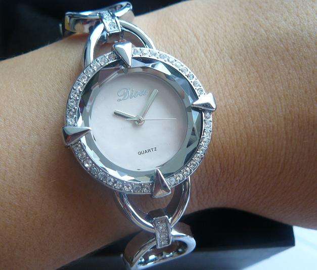 BEAUTIFUL QUARTZ SILVER WOMENS WATCH