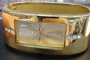 BEAUTIFUL WOMENS GOLD WATCH