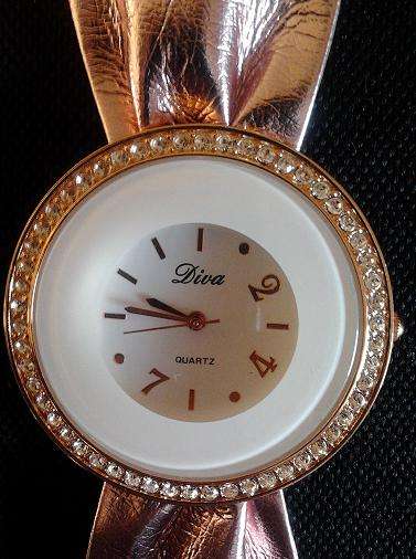 QUARTZ WATCH WITH PINK STRAP