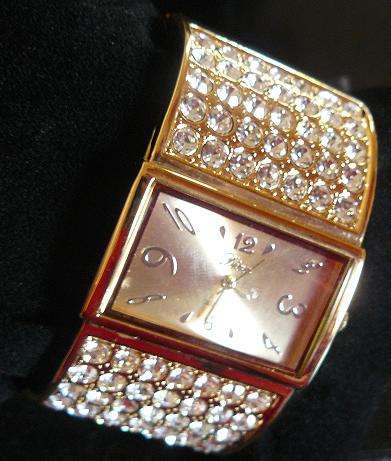 GOLD QUARTZ WATCH **STUNNING**