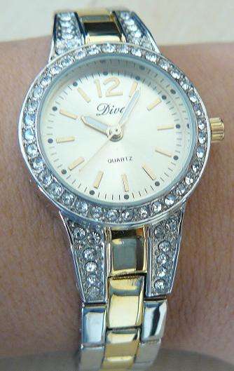 **STUNNING - GOLD & SILVER - QUARTZ WATCH**